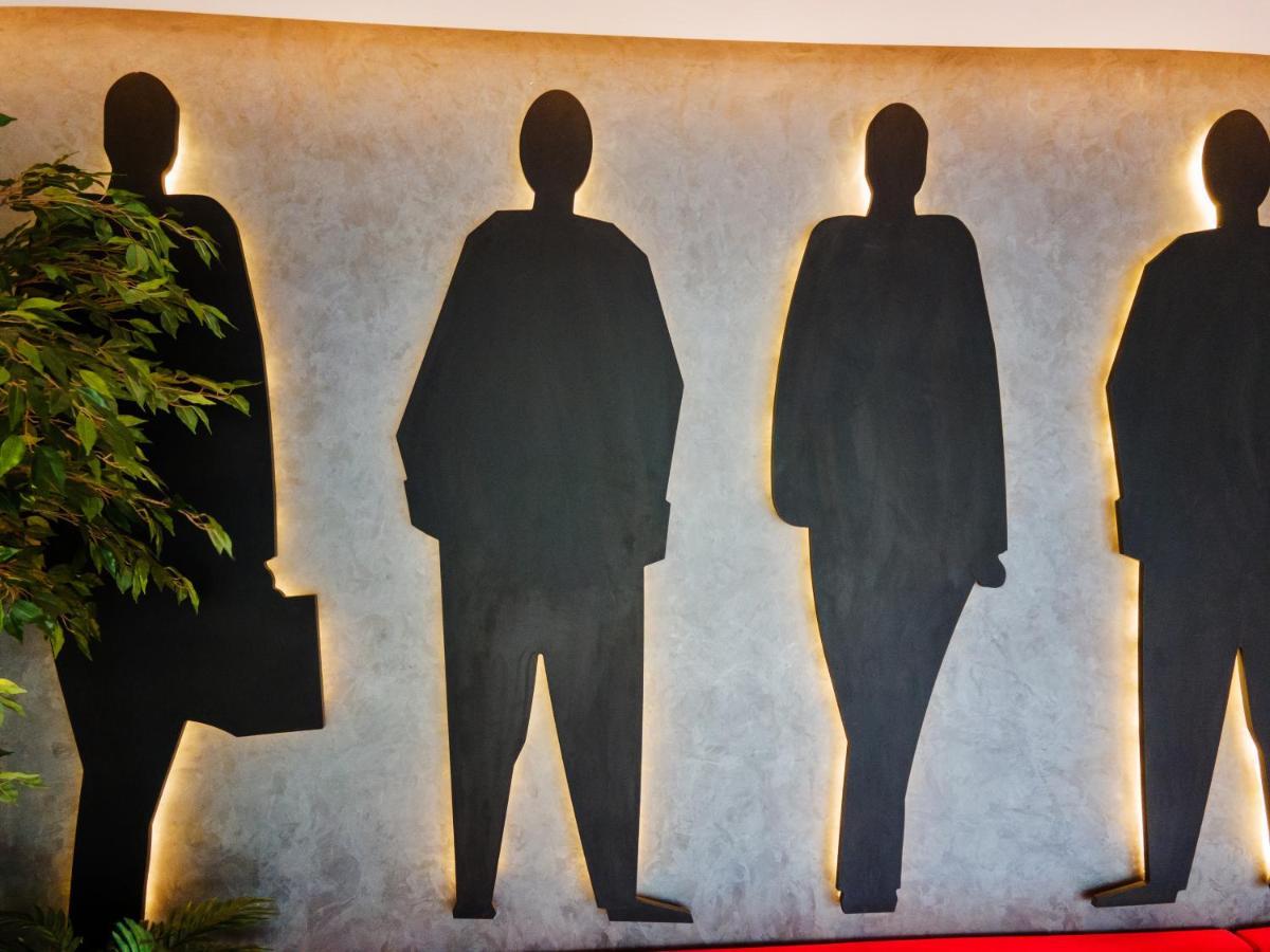 Ibis Styles Istanbul Merter Bagian luar foto The silhouettes of the four victims