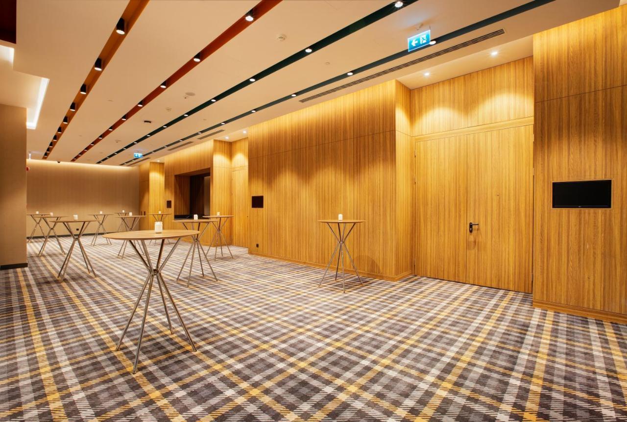 Ibis Styles Istanbul Merter Bagian luar foto A carpet floor