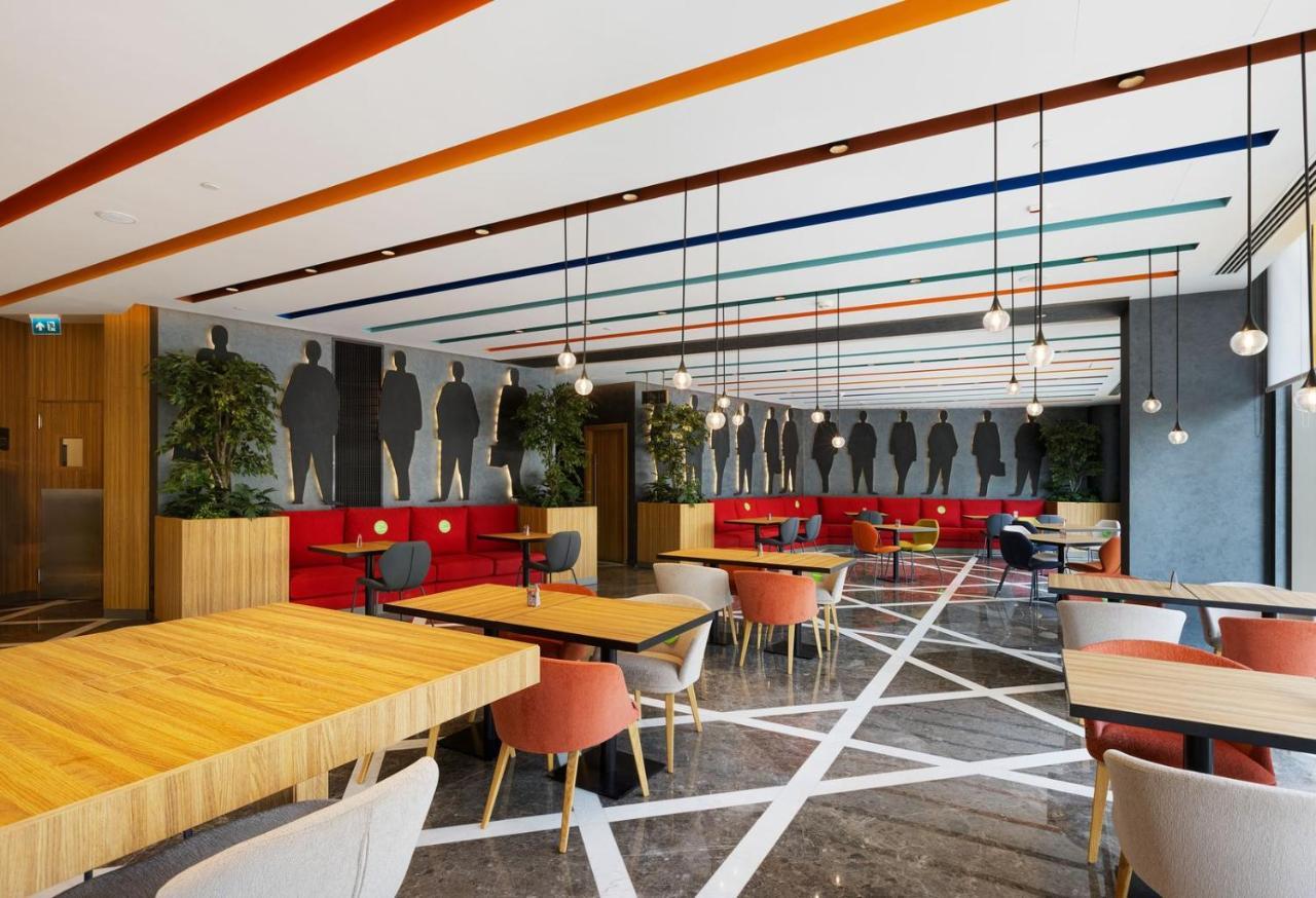 Ibis Styles Istanbul Merter Bagian luar foto The interior of the restaurant