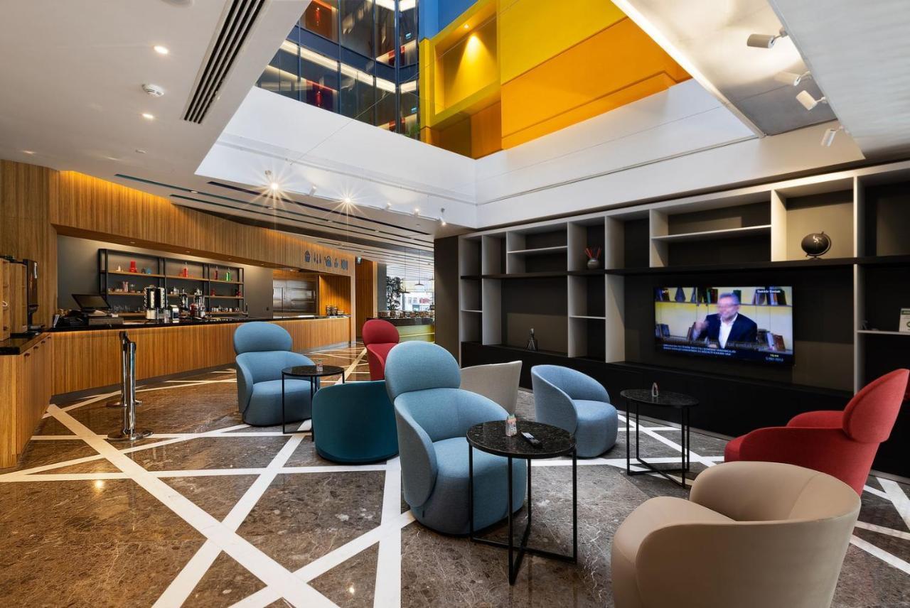 Ibis Styles Istanbul Merter Bagian luar foto The lounge at the airport