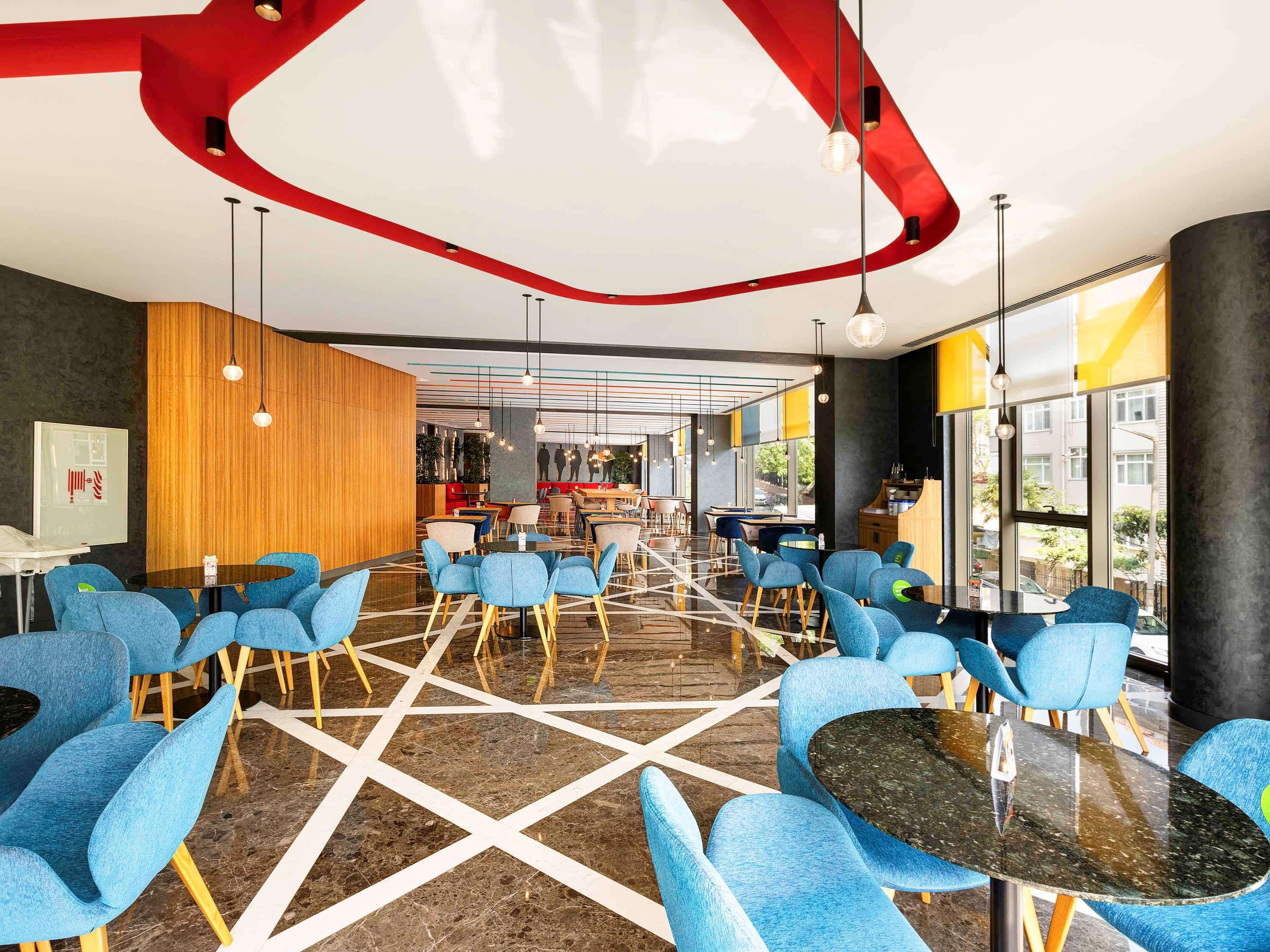 Ibis Styles Istanbul Merter Bagian luar foto The interior of the restaurant
