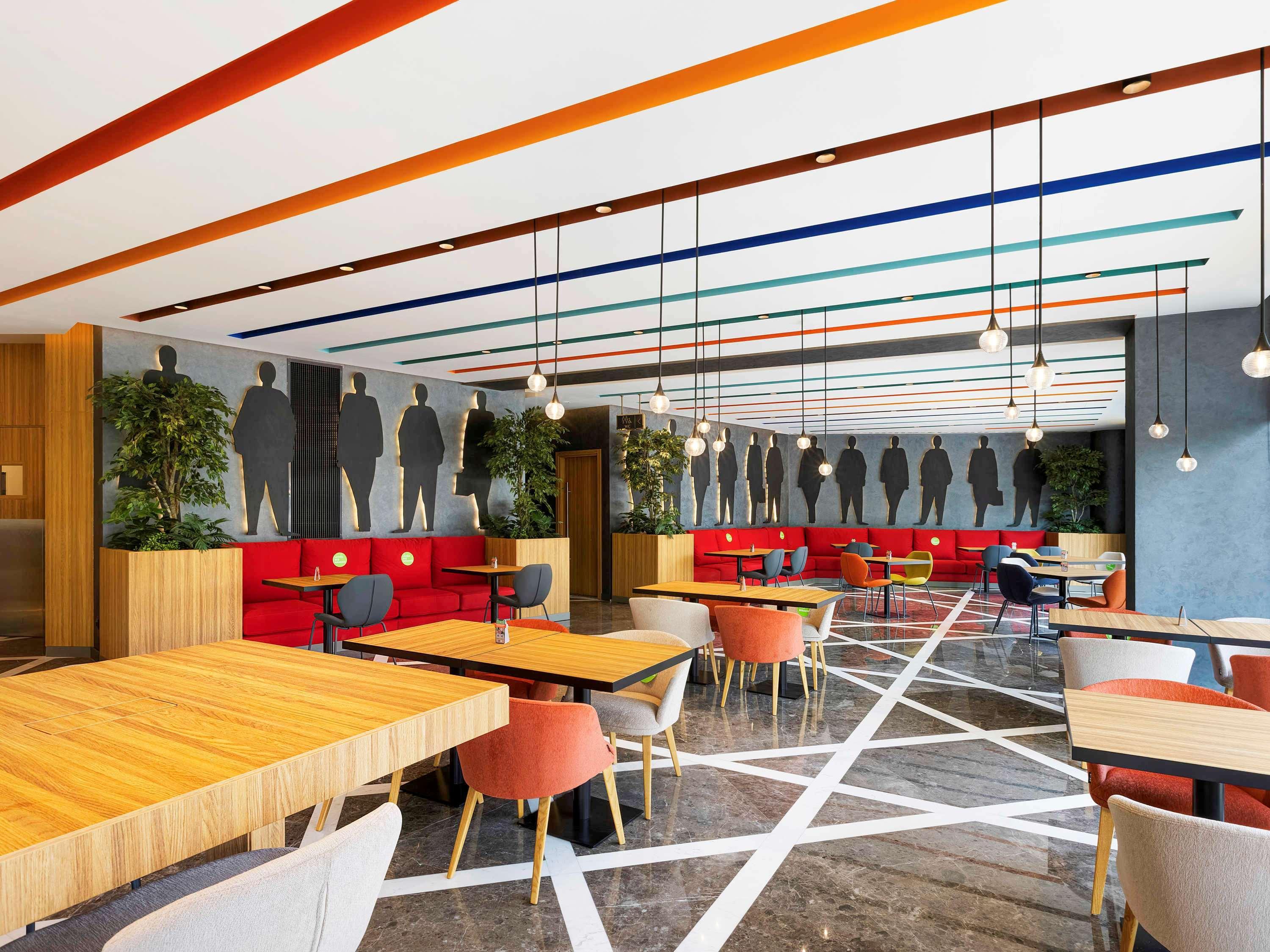 Ibis Styles Istanbul Merter Bagian luar foto The interior of the restaurant