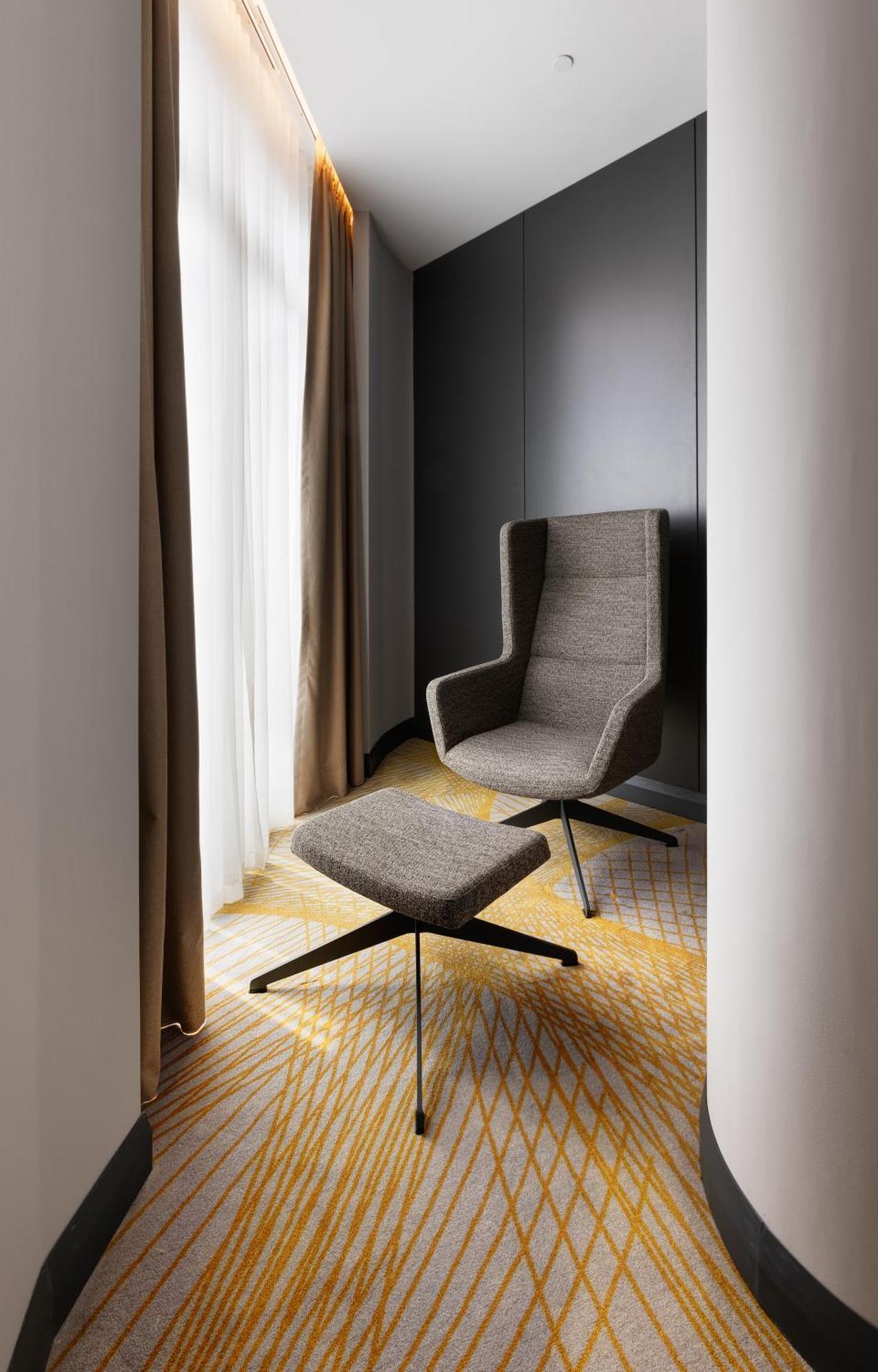 Ibis Styles Istanbul Merter Ruang foto Armchair and ottoman