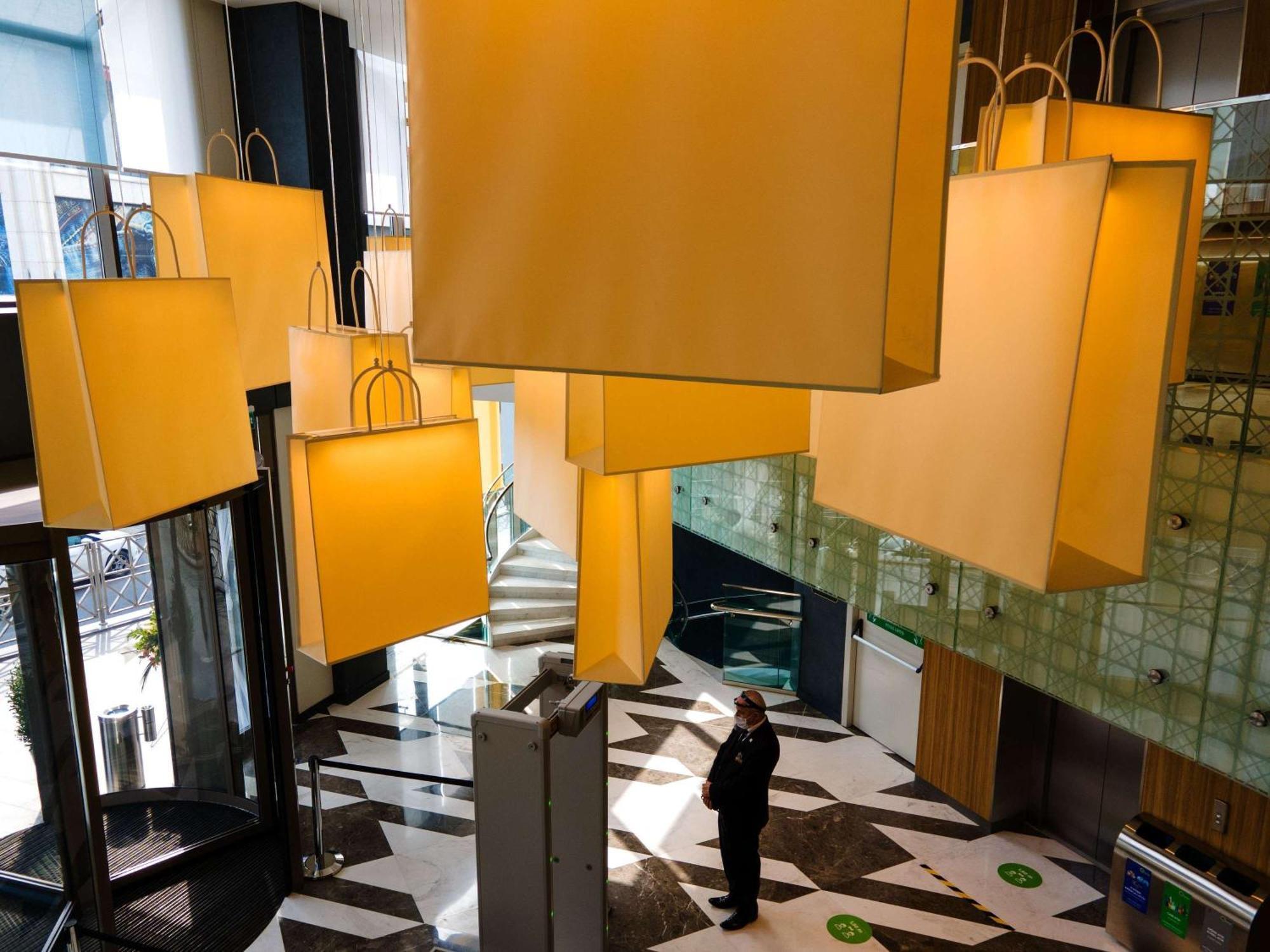 Ibis Styles Istanbul Merter Bagian luar foto The interior of the hotel