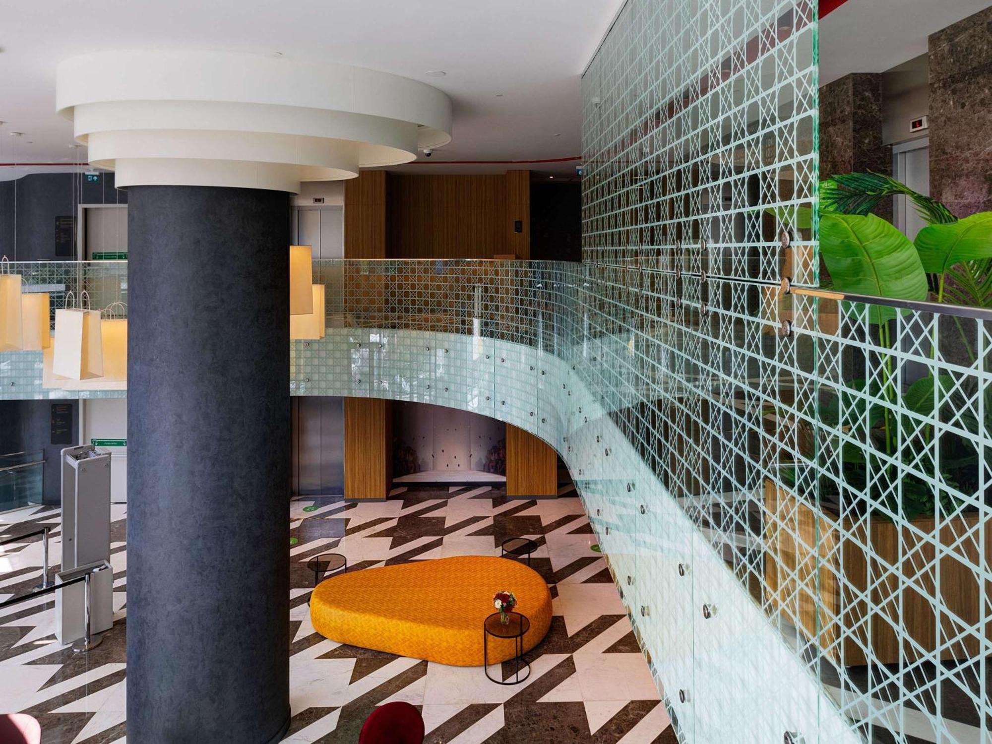 Ibis Styles Istanbul Merter Bagian luar foto The interior of the hotel